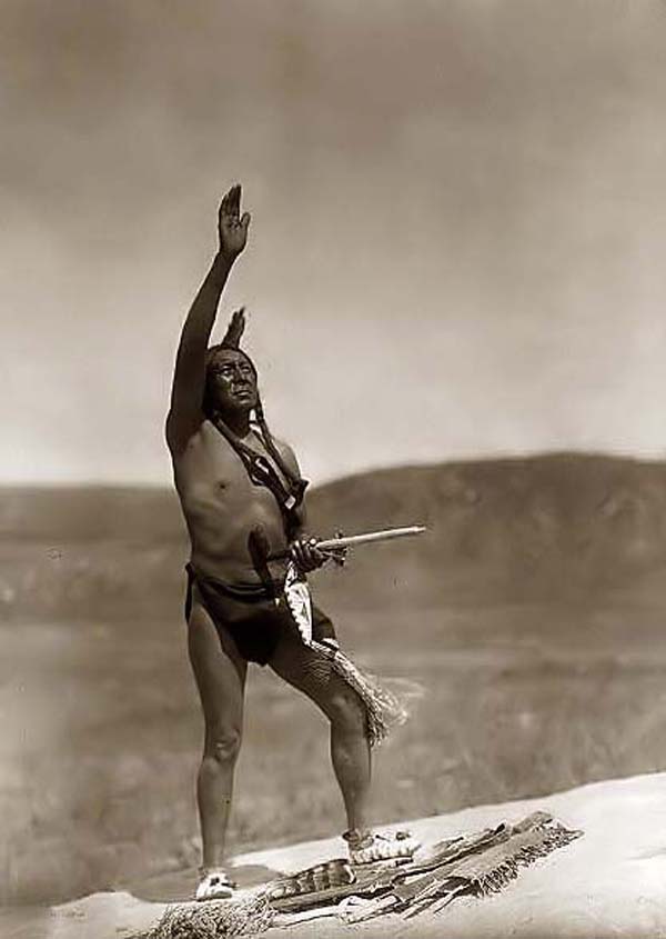 photo by Edward S. Curtis, 1907, courtesy of www.old-picture.com