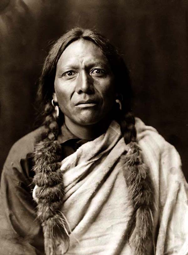 photo by Edward S. Curtis, 1905, courtesy of www.old-picture.com