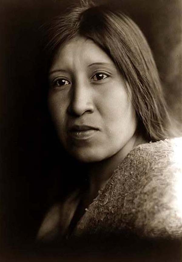 photo by Edward S. Curtis, 1924, courtesy of www.old-picture.com